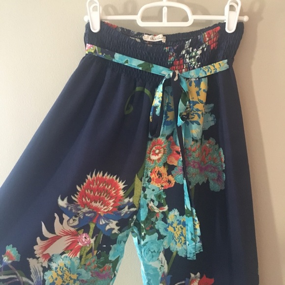 Black Bead Floral Print Wide-Leg Pant - Picture 2 of 3